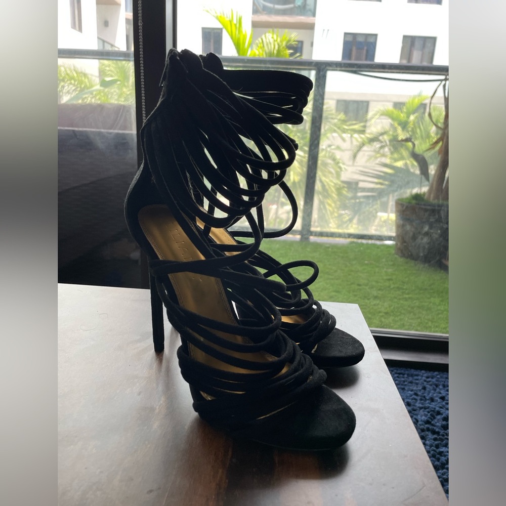 Miss Lola - Strappy heels